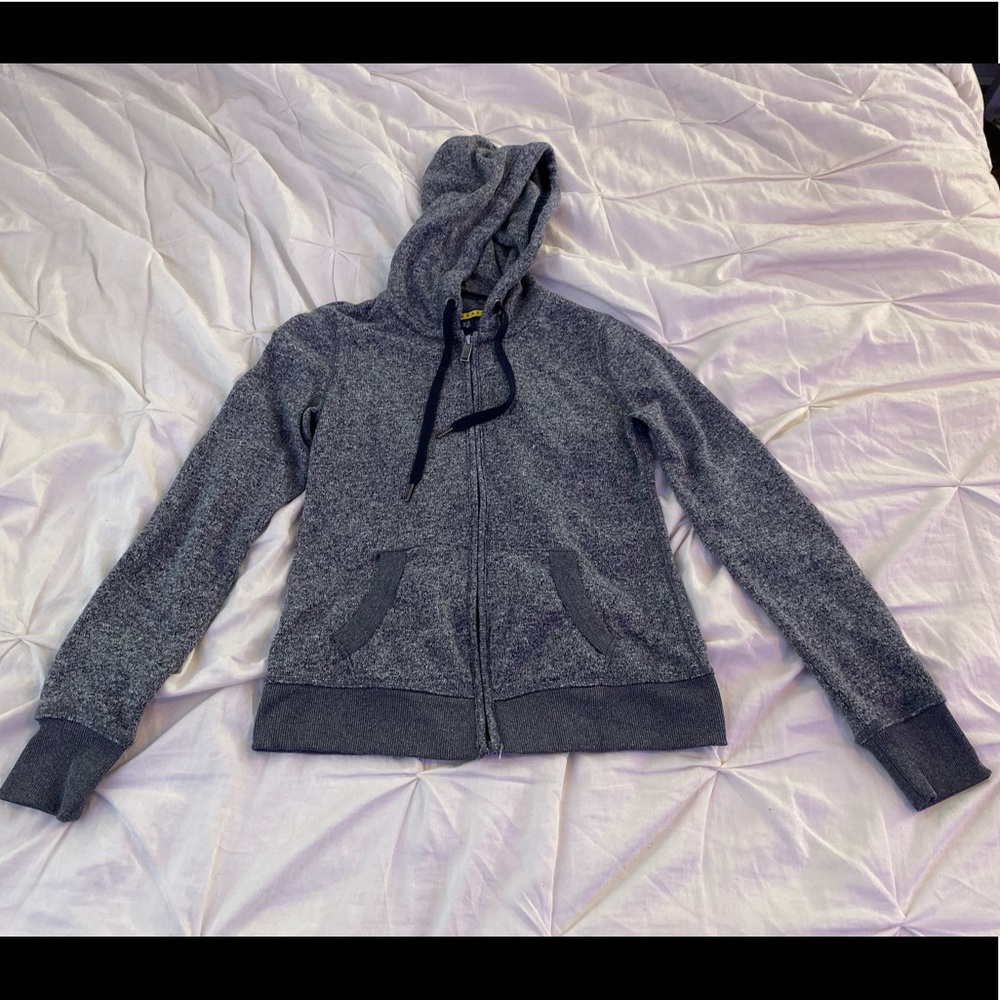 Grey sweatshirt.